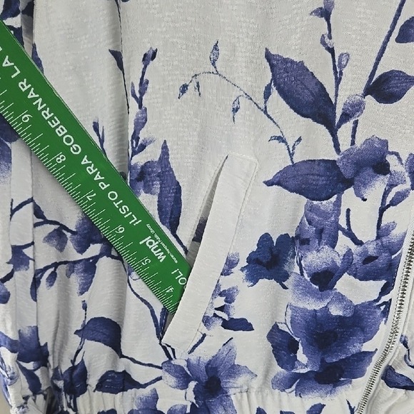 Chicos Blue Floral Full Zip Bomber Jacket White Rayon Size 1 Small Medium - Picture 5 of 13